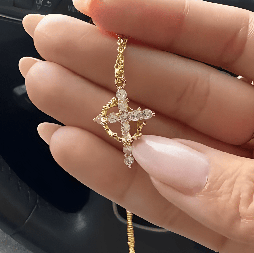 Colar Cruz e Coroa Feito à Mão + BRINDE Saco de Veludo Cristã para Presente