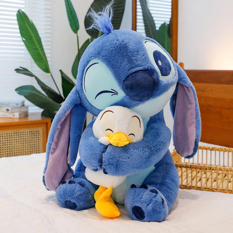 Stitch Abraçando Patinho