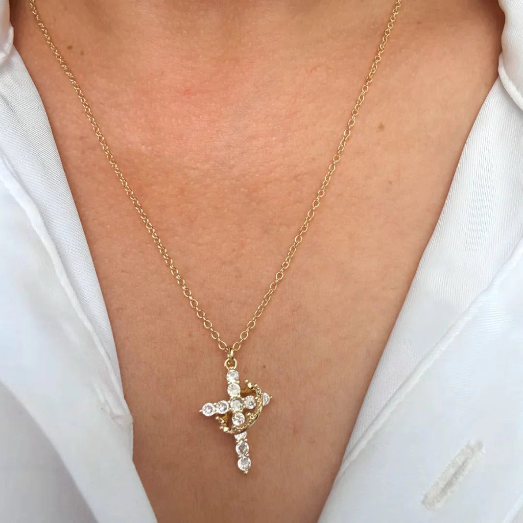 Colar Cruz e Coroa Feito à Mão + BRINDE Saco de Veludo Cristã para Presente