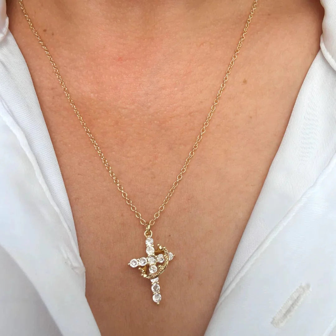 Colar Cruz e Coroa Feito à Mão + BRINDE Saco de Veludo Cristã para Presente