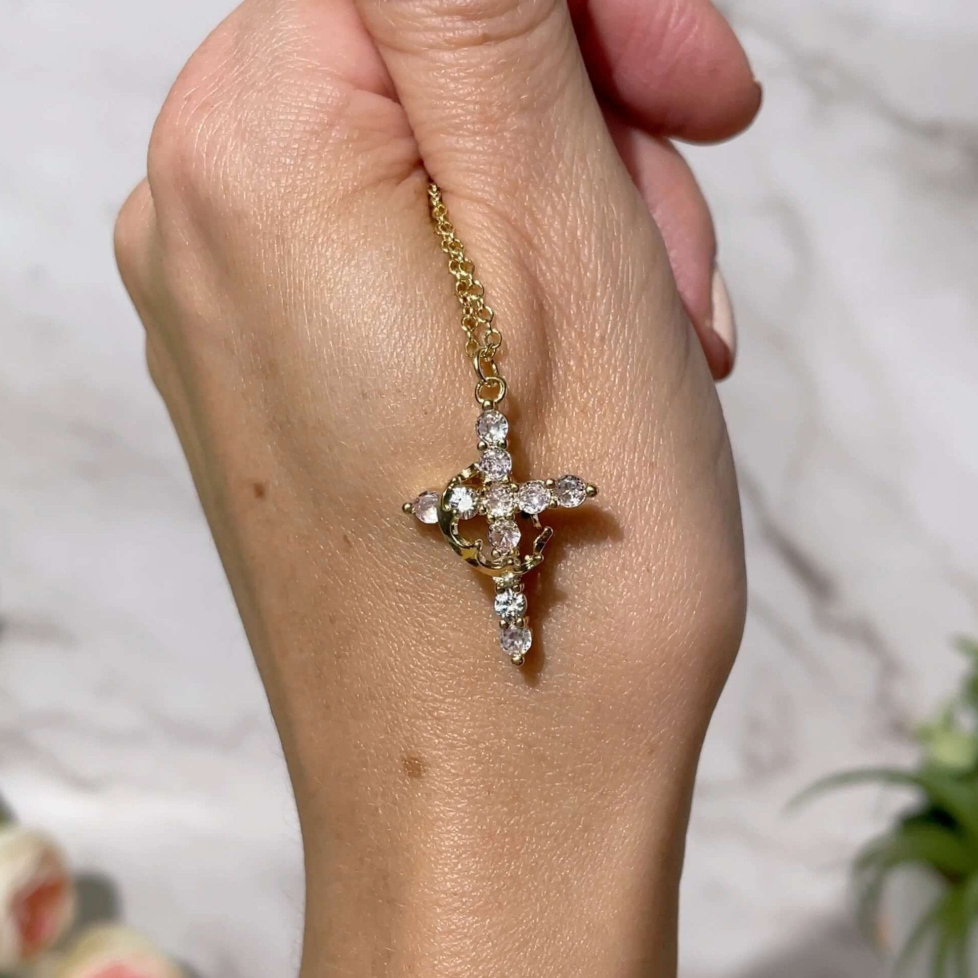 Colar Cruz e Coroa Feito à Mão + BRINDE Saco de Veludo Cristã para Presente