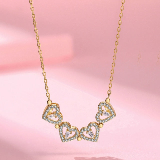 Colar Trevo Pedra de Zircônia + Caixa com 6 Rosas + Brinde Especial